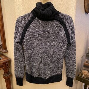 LULULEMON Women 100% Merino Wool Passage To Prana Navy Knit Sweater Size 6